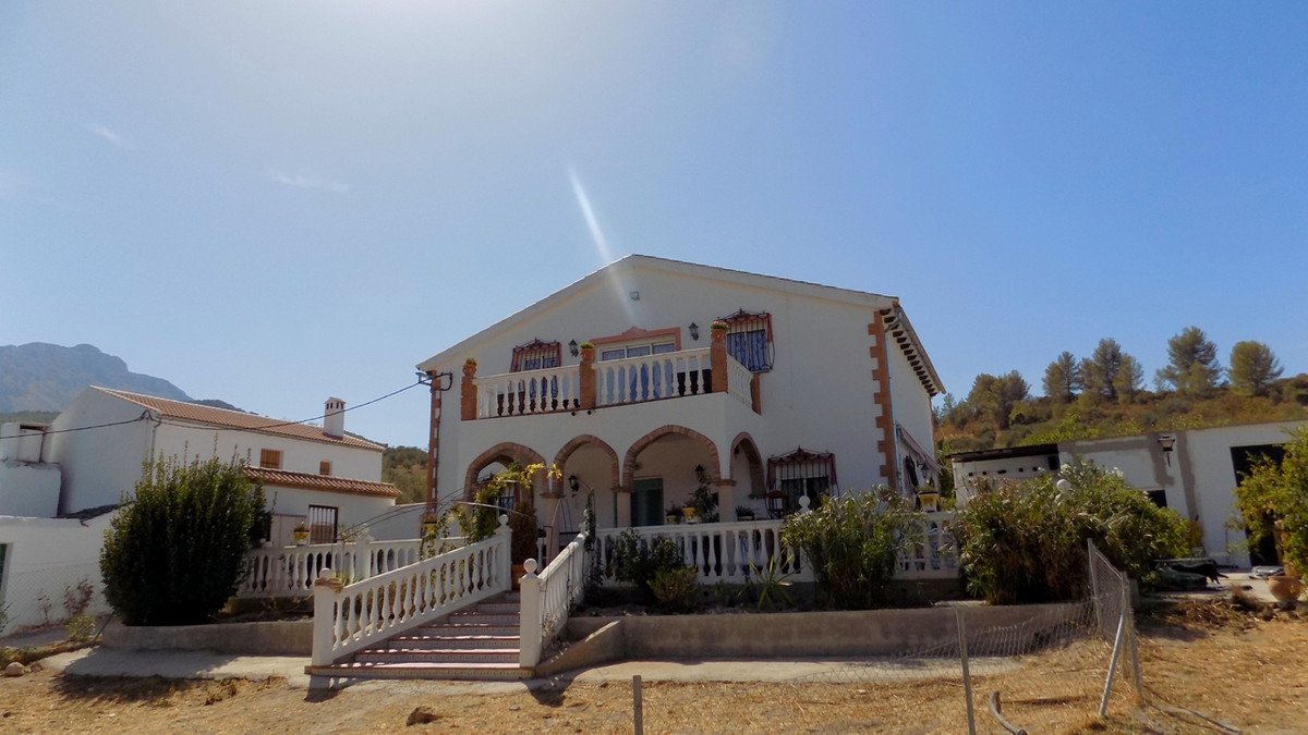 4 Bed Townhouse for sale in El Burgo Costa Del Sol, Málaga, Spain