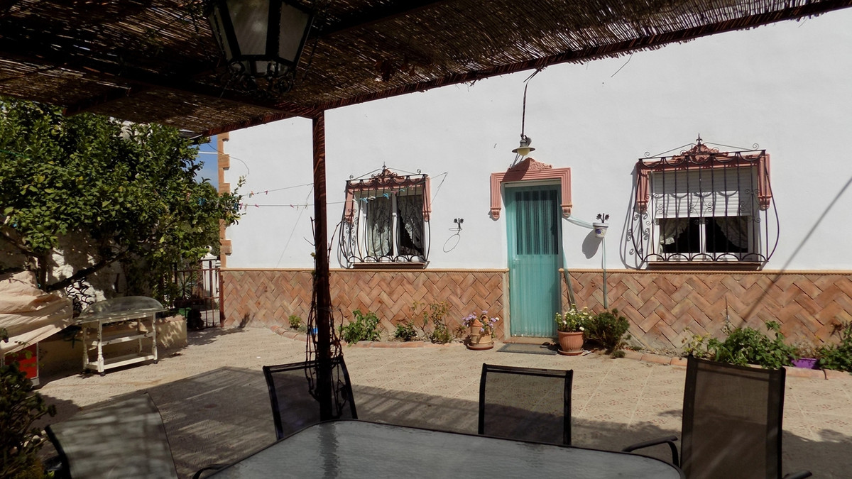 4 Bed Townhouse for sale in El Burgo Costa Del Sol, Málaga, Spain