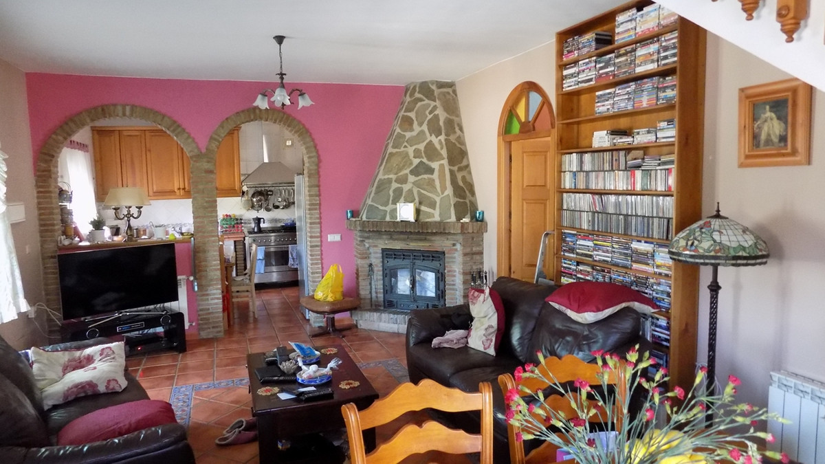 4 Bed Townhouse for sale in El Burgo Costa Del Sol, Málaga, Spain