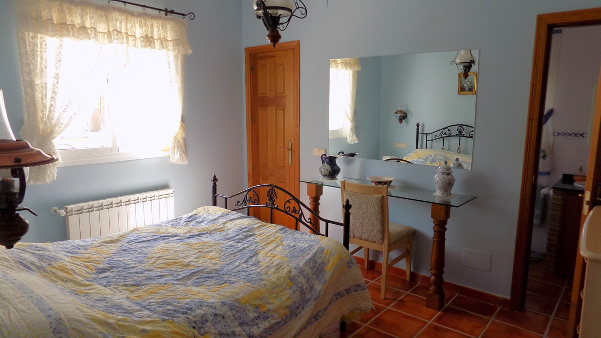 4 Bed Townhouse for sale in El Burgo Costa Del Sol, Málaga, Spain