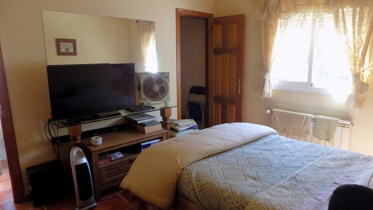 4 Bed Townhouse for sale in El Burgo Costa Del Sol, Málaga, Spain