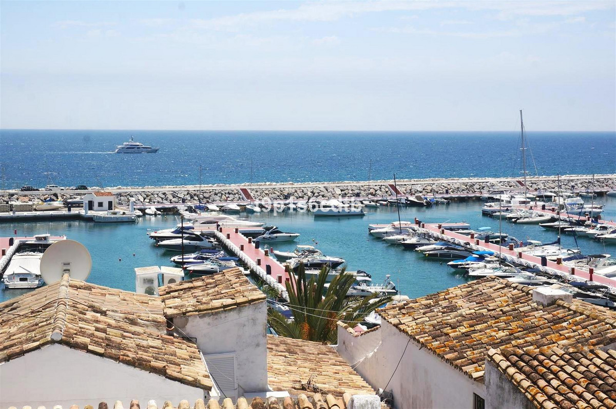 3 Bed Apartment for sale in Puerto Banús Costa Del Sol, Málaga, Spain