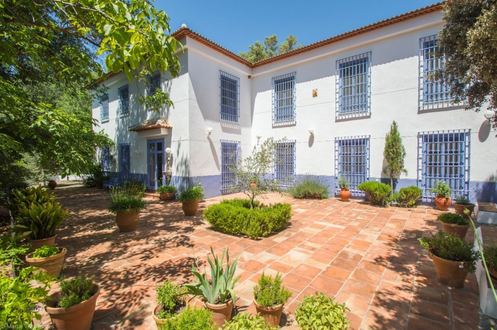 7 Bed Townhouse for sale in Archidona Costa Del Sol, Málaga, Spain