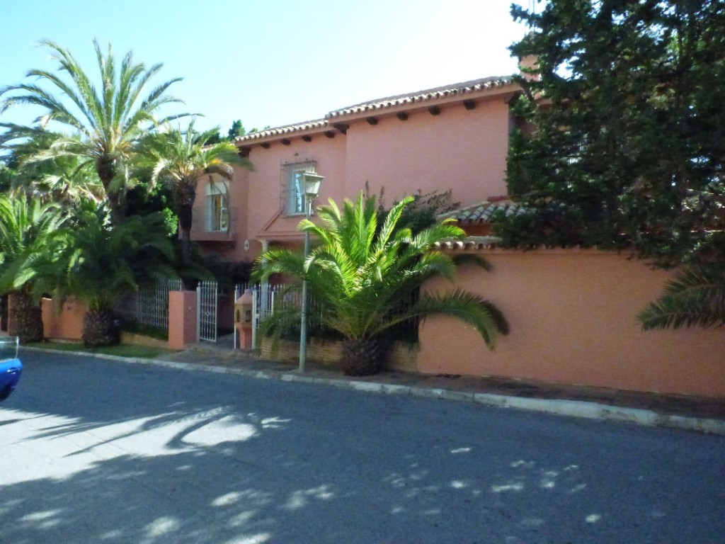 9 Bed Townhouse for sale in Torrenueva Costa Del Sol, Málaga, Spain