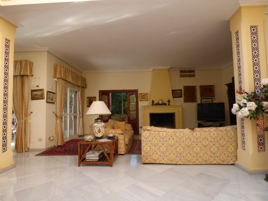 9 Bed Townhouse for sale in Torrenueva Costa Del Sol, Málaga, Spain