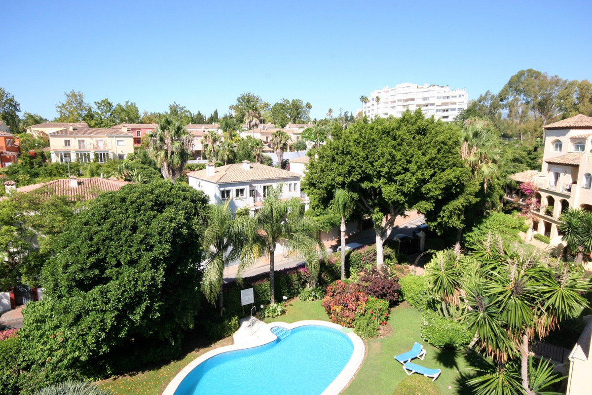 3 Bed Apartment for sale in Guadalmina Alta Costa Del Sol, Málaga, Spain