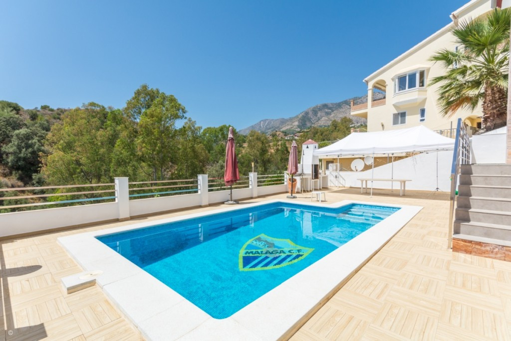 Se vende Villa - Chalet de 5 dormitorios en Costa Del Sol, Málaga, España
