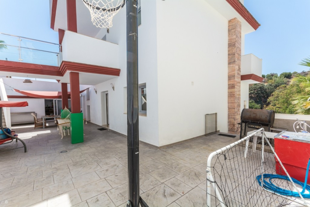 Se vende Villa - Chalet de 5 dormitorios en Costa Del Sol, Málaga, España