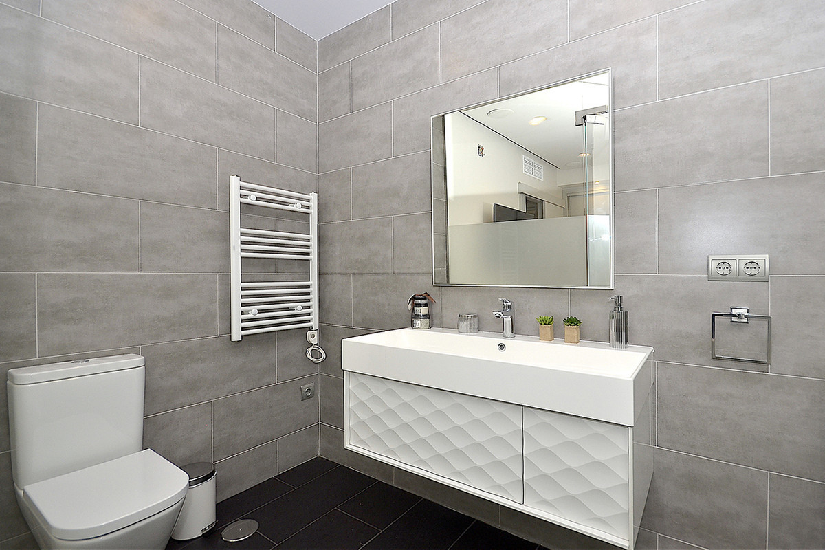 Se vende Apartamento Planta Media de 2 dormitorios en Costa Del Sol, Málaga, España