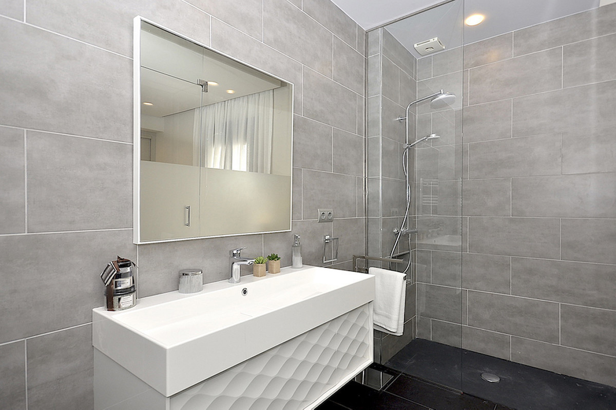 Se vende Apartamento Planta Media de 2 dormitorios en Costa Del Sol, Málaga, España