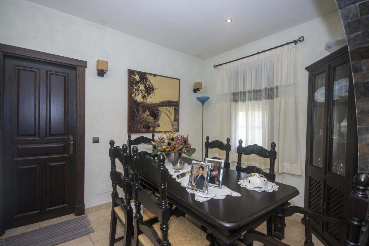 Se vende Villa - Chalet de 5 dormitorios en Costa Del Sol, Málaga, España