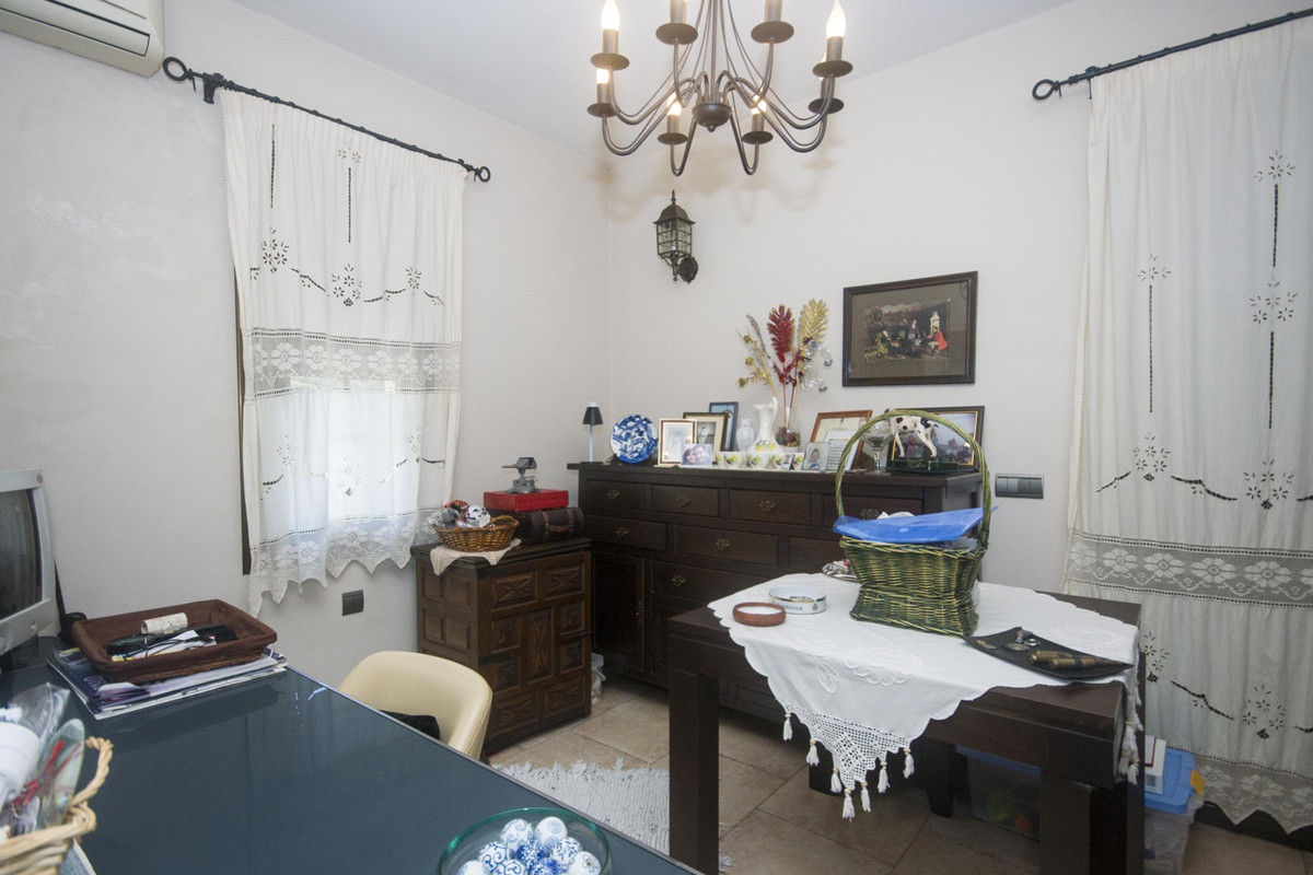 Se vende Villa - Chalet de 5 dormitorios en Costa Del Sol, Málaga, España