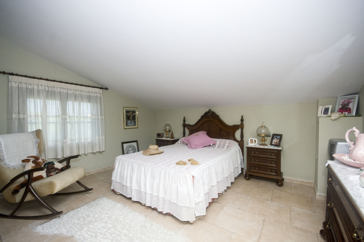 Se vende Villa - Chalet de 5 dormitorios en Costa Del Sol, Málaga, España