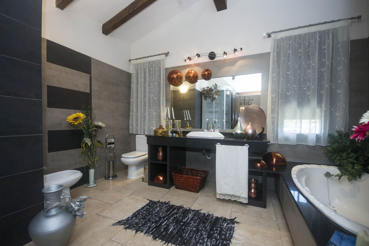 Se vende Villa - Chalet de 5 dormitorios en Costa Del Sol, Málaga, España
