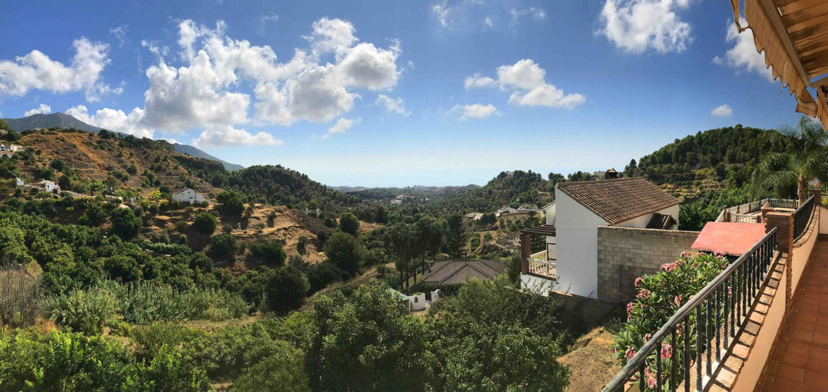 4 Bed Townhouse for sale in Mijas Costa Del Sol, Málaga, Spain