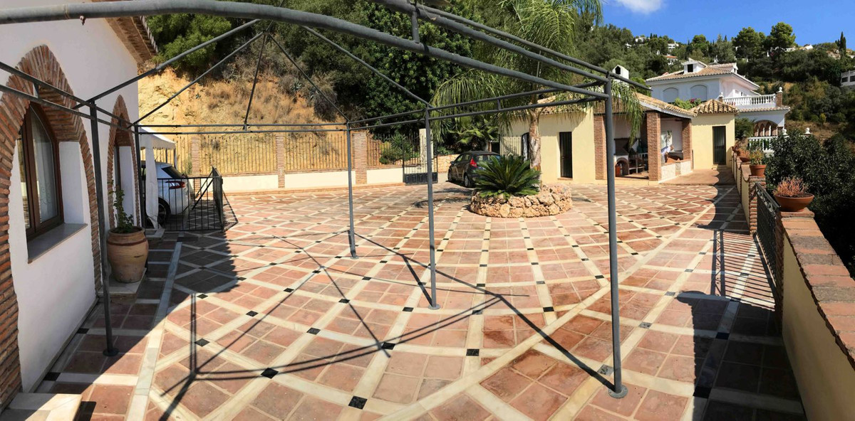 4 Bed Townhouse for sale in Mijas Costa Del Sol, Málaga, Spain