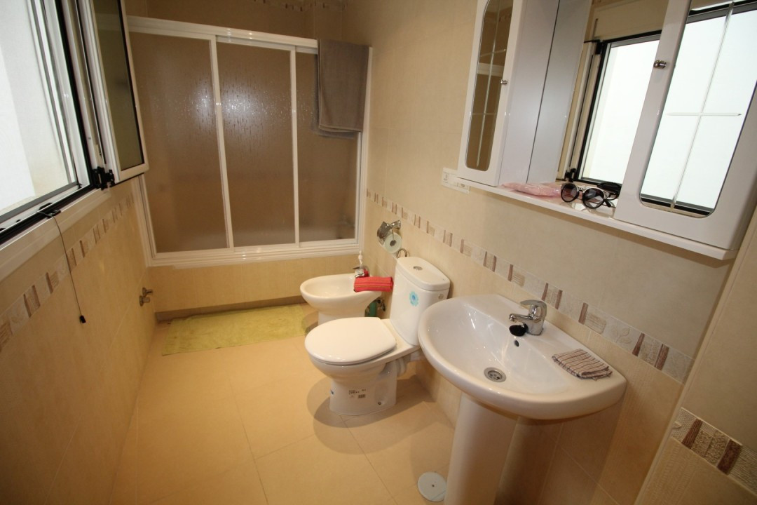 Se vende Pareada de 4 dormitorios en Costa Del Sol East, Málaga, España