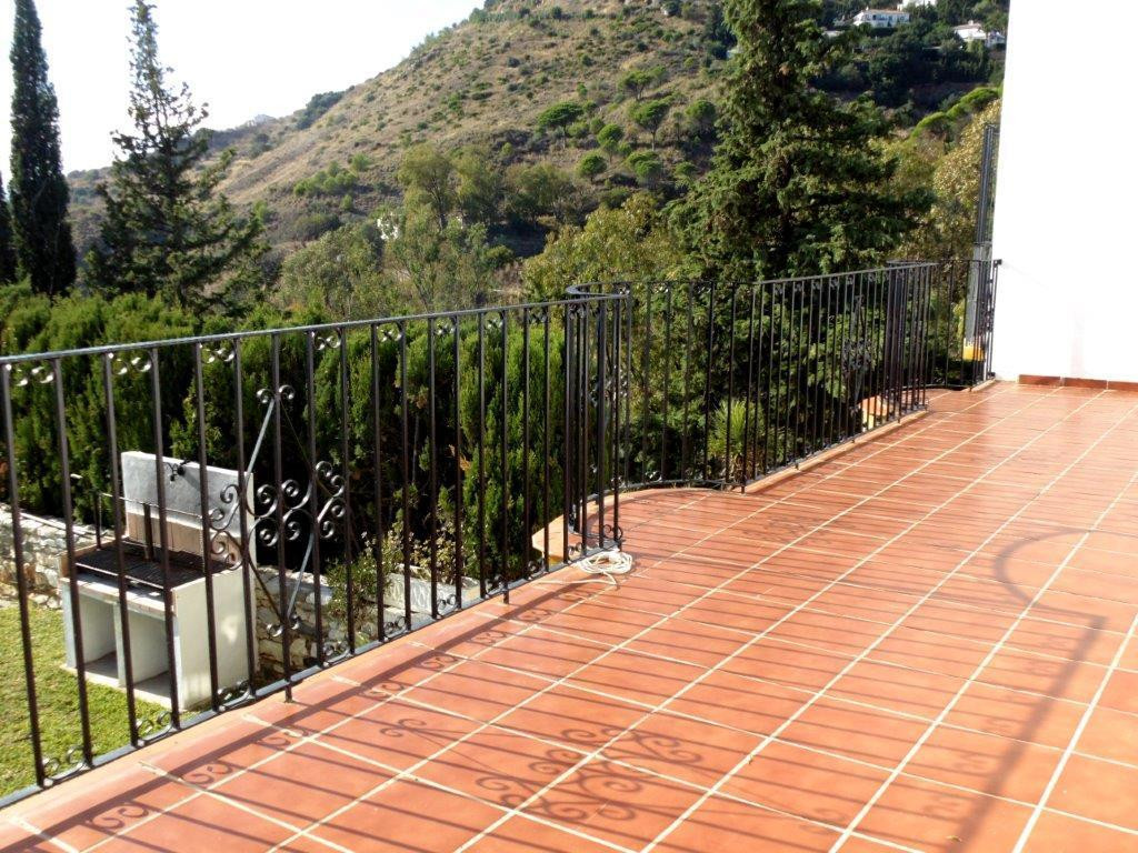 5 Bed Townhouse for sale in Mijas Costa Del Sol, Málaga, Spain