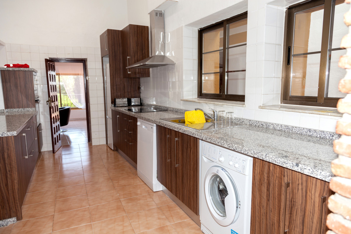 5 Bed Townhouse for sale in Mijas Costa Del Sol, Málaga, Spain