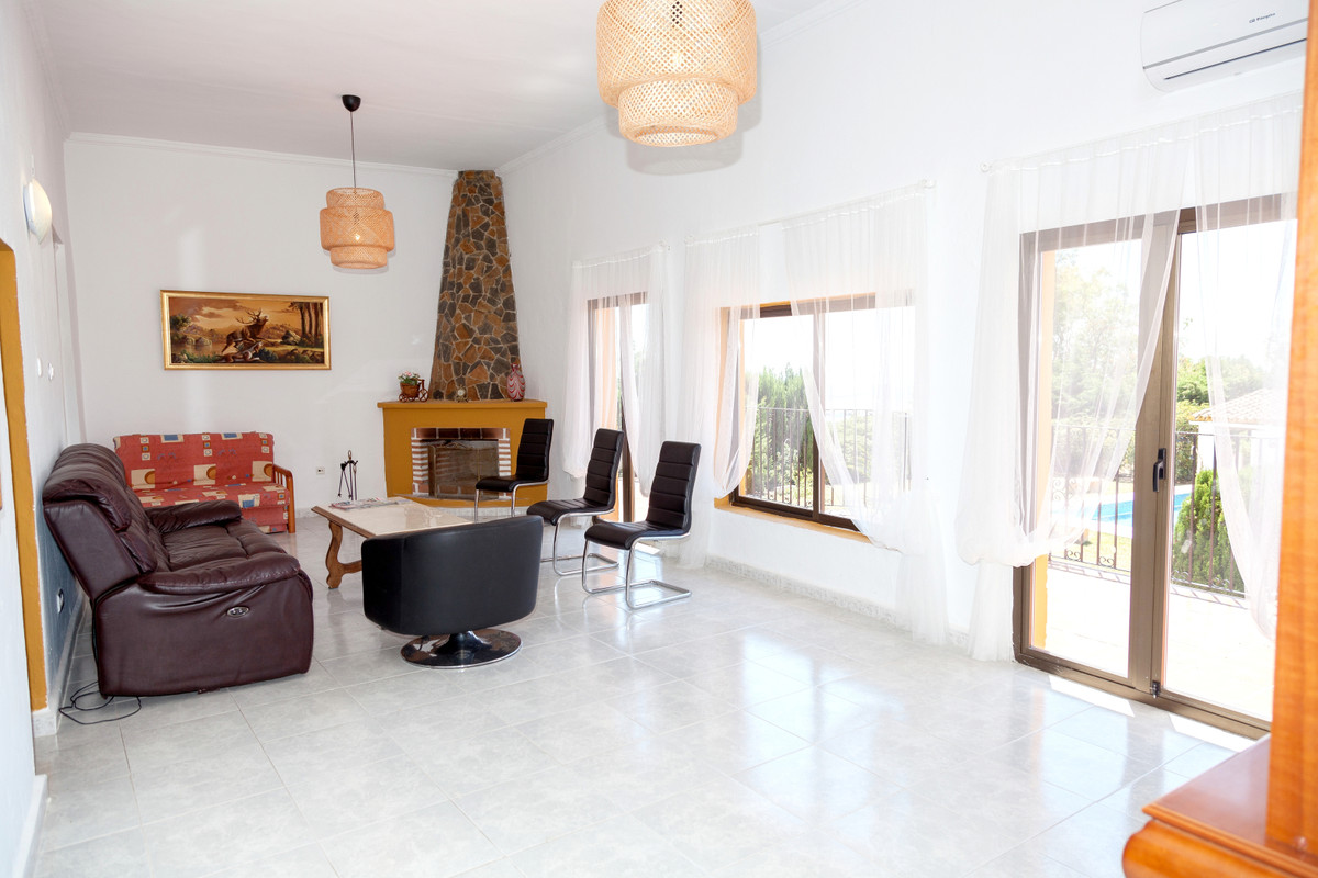 5 Bed Townhouse for sale in Mijas Costa Del Sol, Málaga, Spain