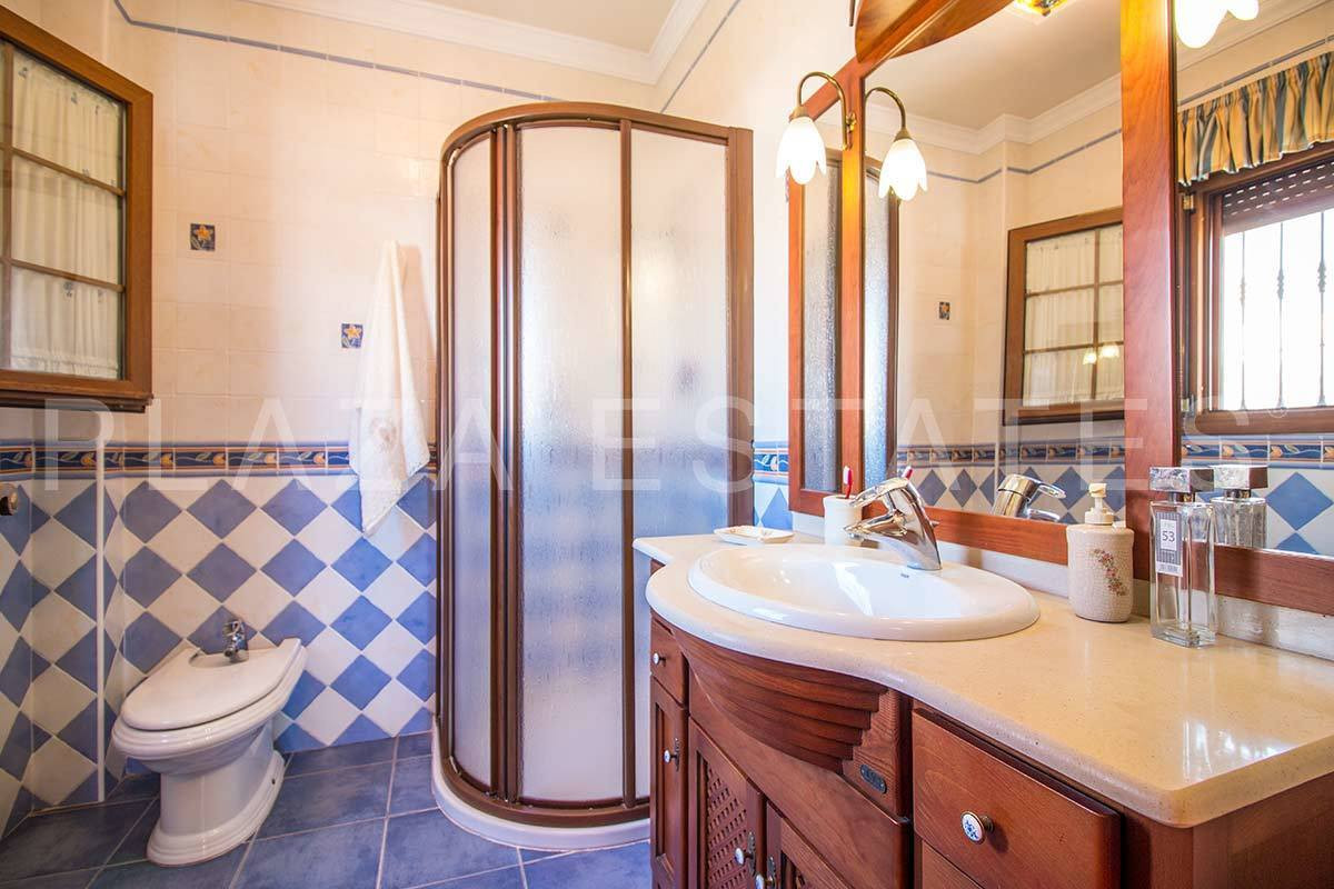 Se vende Villa - Chalet de 4 dormitorios en Costa Del Sol East, Málaga, España