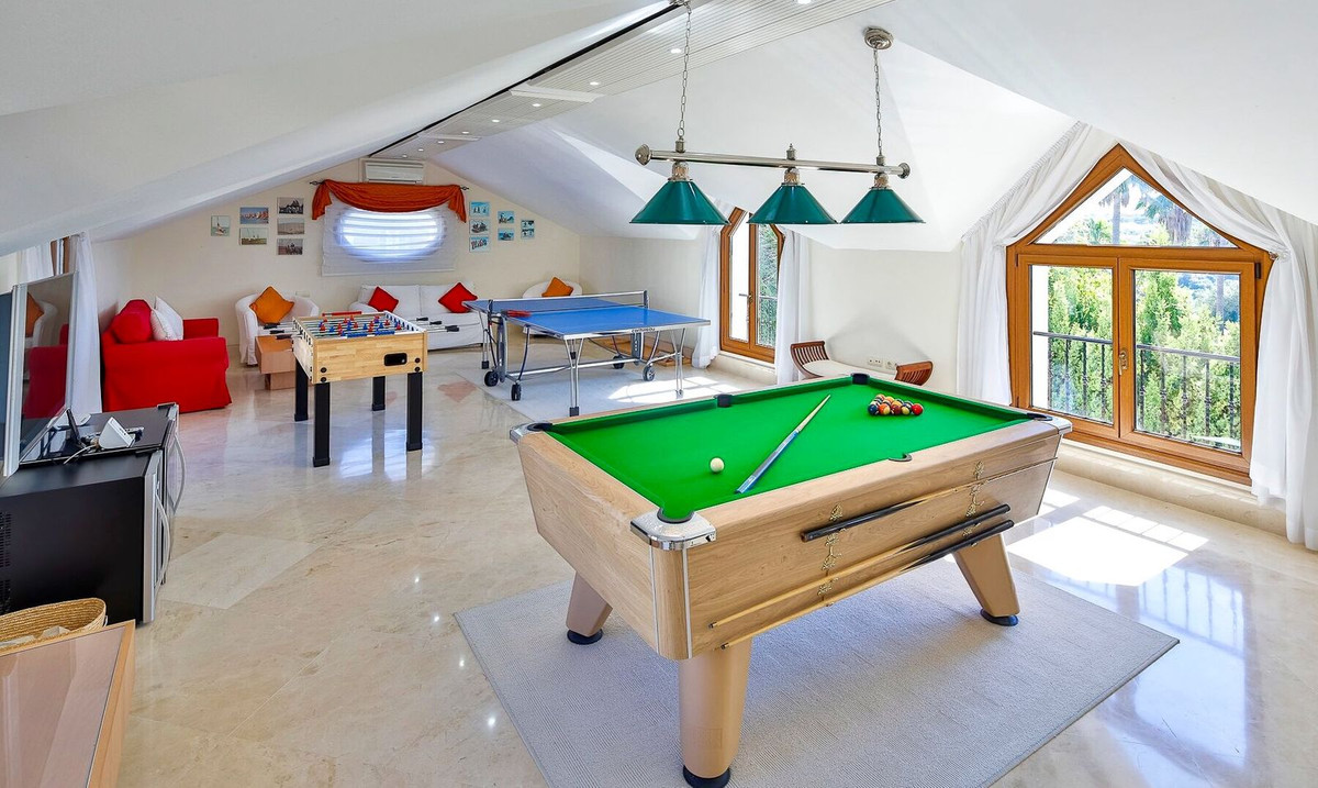 Se vende Villa - Chalet de 7 dormitorios en Costa Del Sol, Cadiz, España