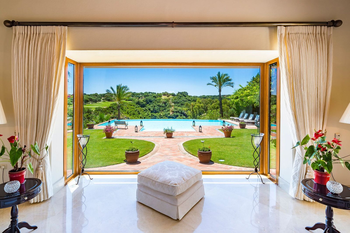 Se vende Villa - Chalet de 7 dormitorios en Costa Del Sol, Cadiz, España