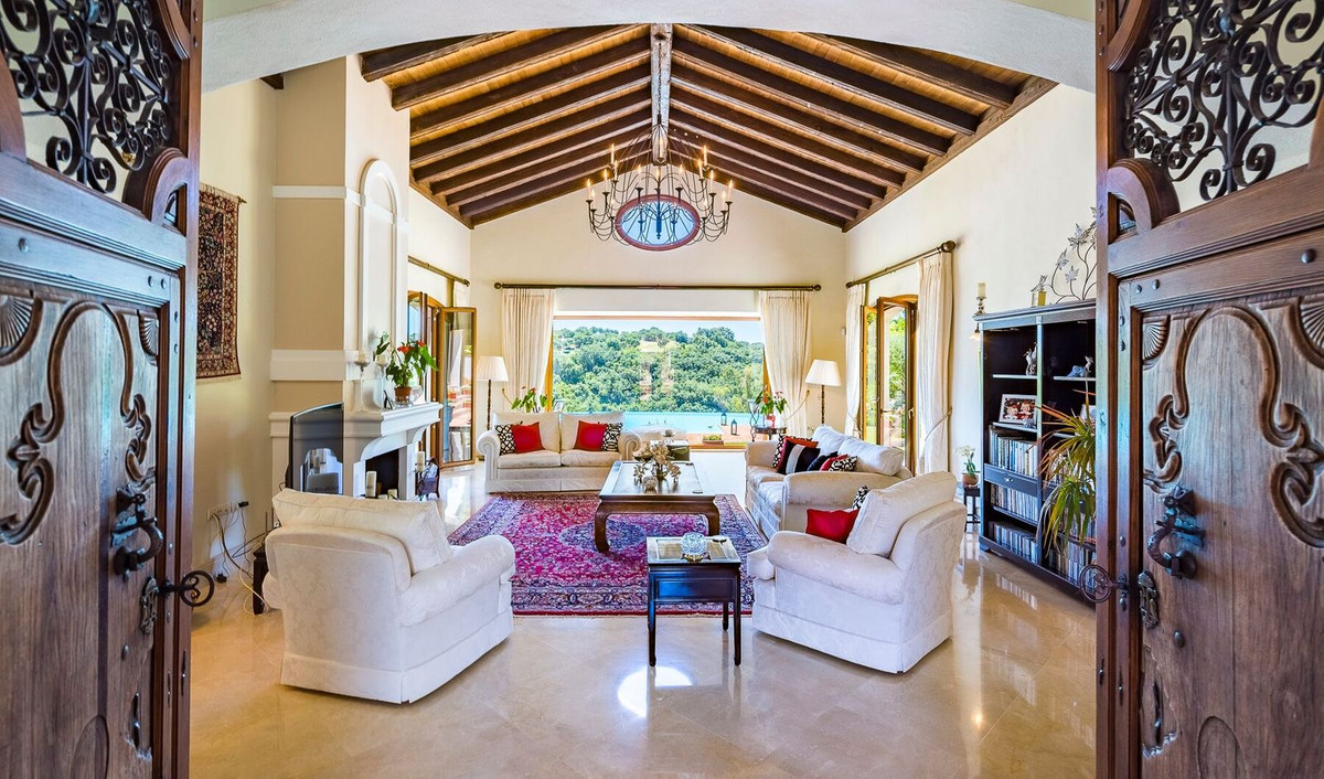 Se vende Villa - Chalet de 7 dormitorios en Costa Del Sol, Cadiz, España