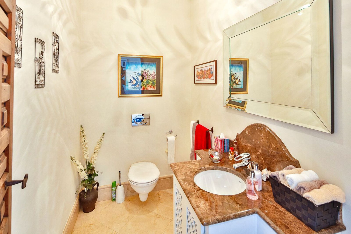 Se vende Villa - Chalet de 7 dormitorios en Costa Del Sol, Cadiz, España