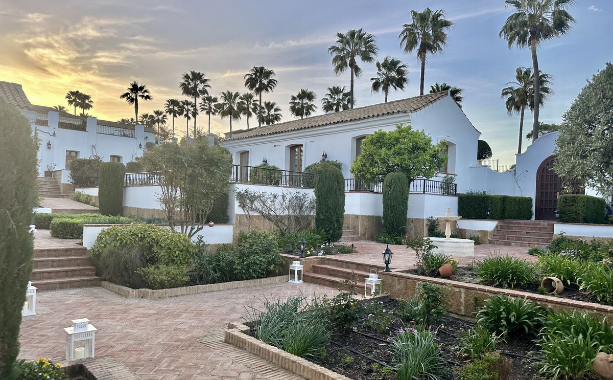 Se vende Villa - Chalet de 7 dormitorios en Costa Del Sol, Cadiz, España