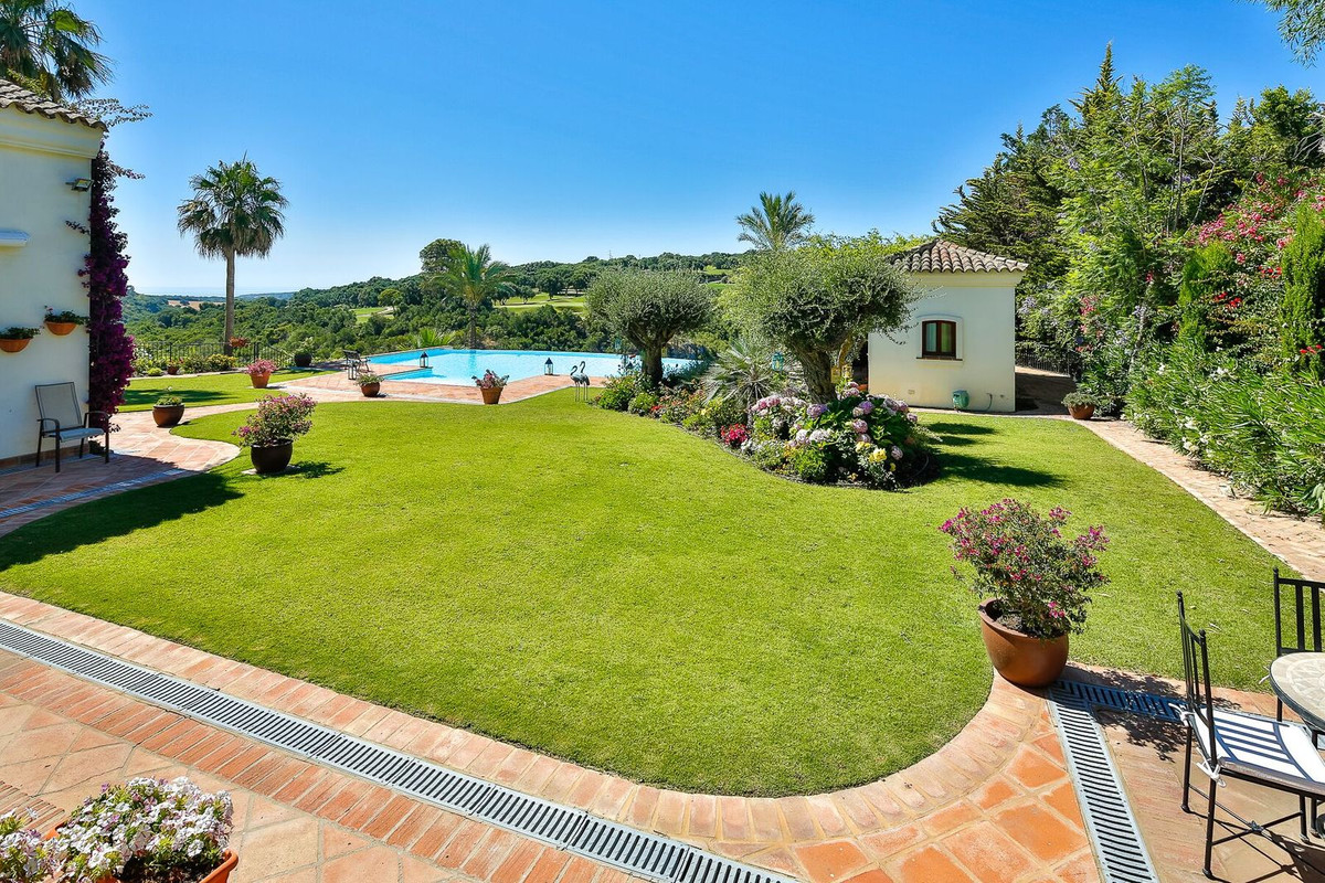 Se vende Villa - Chalet de 7 dormitorios en Costa Del Sol, Cadiz, España
