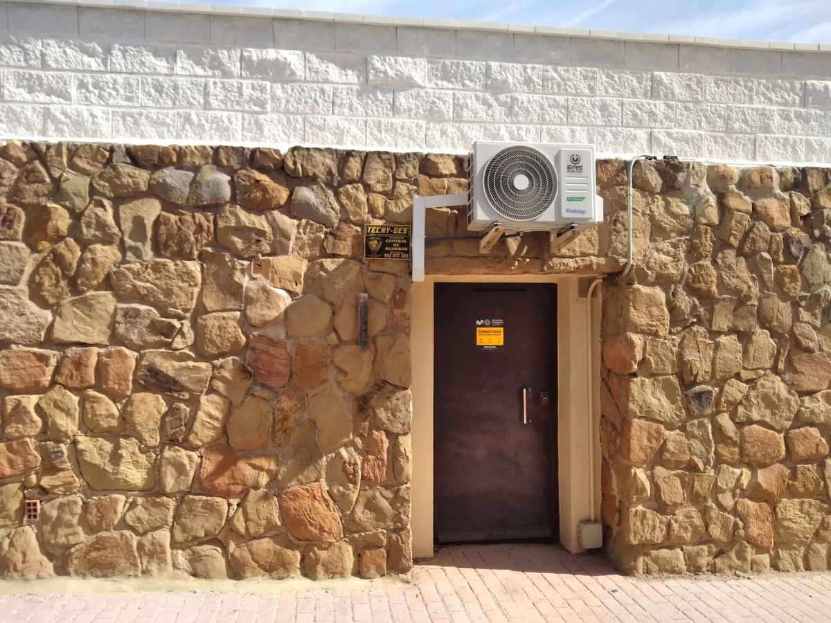 Commercial unit for sale in Calahonda Costa Del Sol, Málaga, Spain