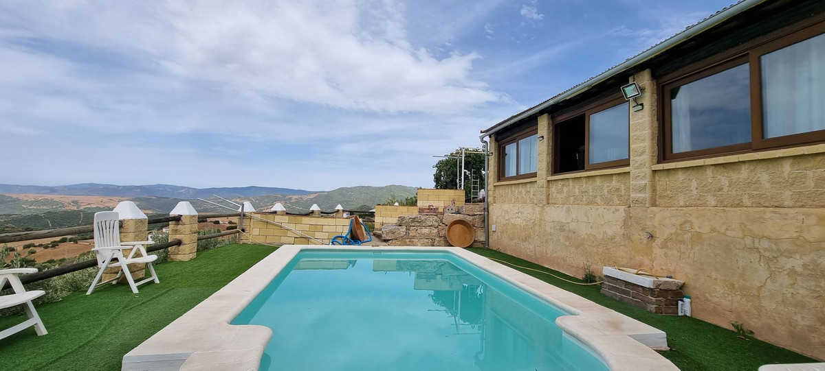 3 Bed Townhouse for sale in Casares Costa Del Sol, Málaga, Spain