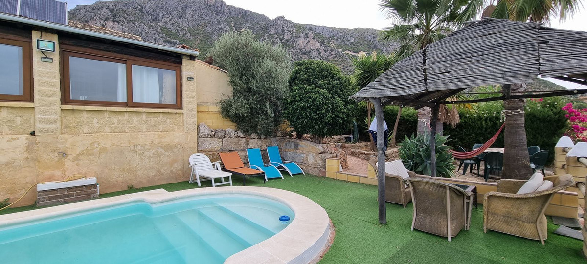 3 Bed Townhouse for sale in Casares Costa Del Sol, Málaga, Spain