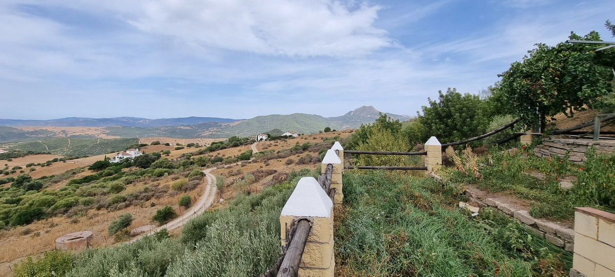 3 Bed Townhouse for sale in Casares Costa Del Sol, Málaga, Spain
