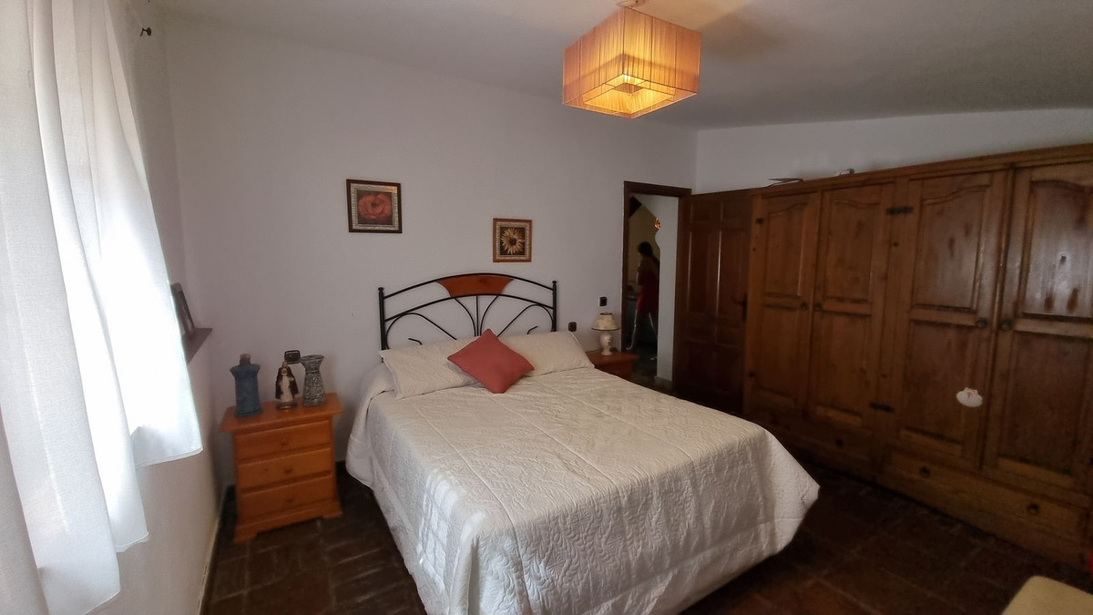3 Bed Townhouse for sale in Casares Costa Del Sol, Málaga, Spain
