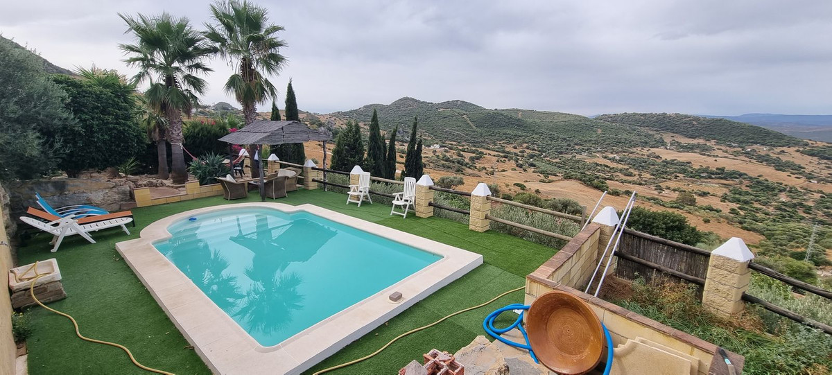 3 Bed Townhouse for sale in Casares Costa Del Sol, Málaga, Spain