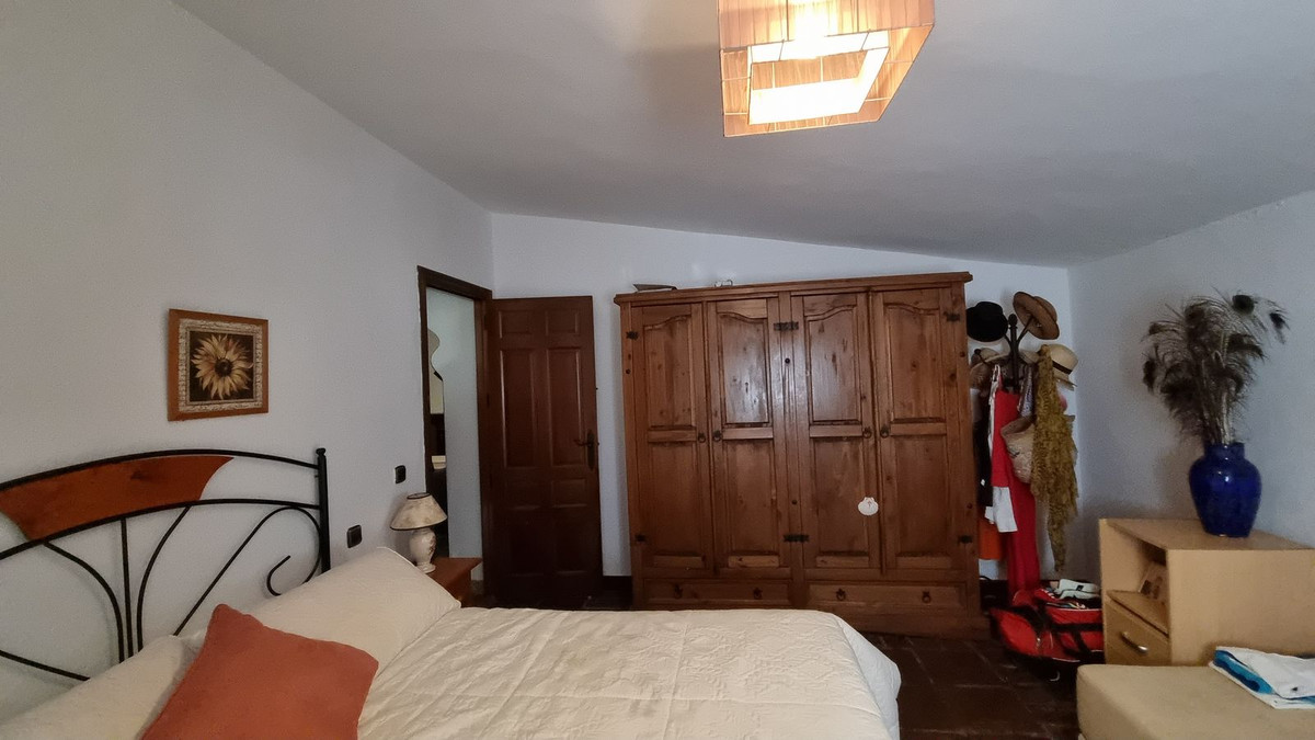 3 Bed Townhouse for sale in Casares Costa Del Sol, Málaga, Spain