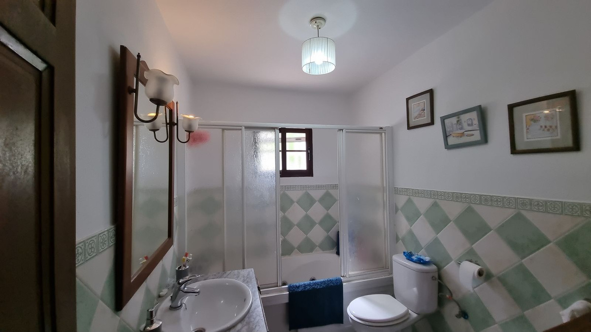 3 Bed Townhouse for sale in Casares Costa Del Sol, Málaga, Spain