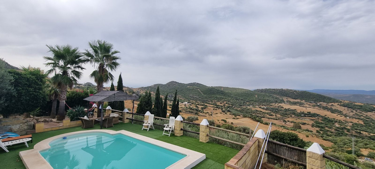 3 Bed Townhouse for sale in Casares Costa Del Sol, Málaga, Spain
