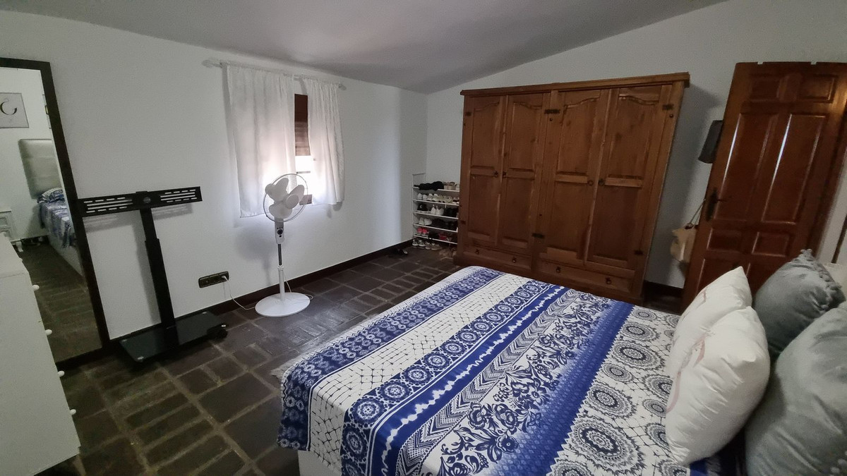 3 Bed Townhouse for sale in Casares Costa Del Sol, Málaga, Spain