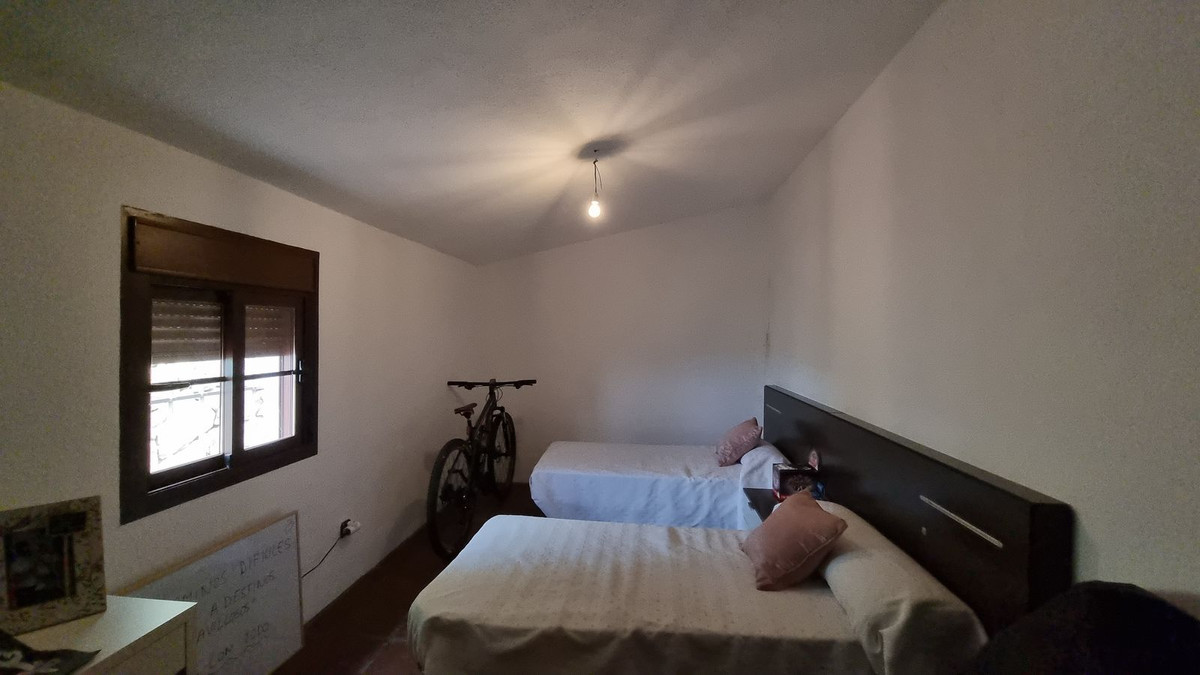 3 Bed Townhouse for sale in Casares Costa Del Sol, Málaga, Spain