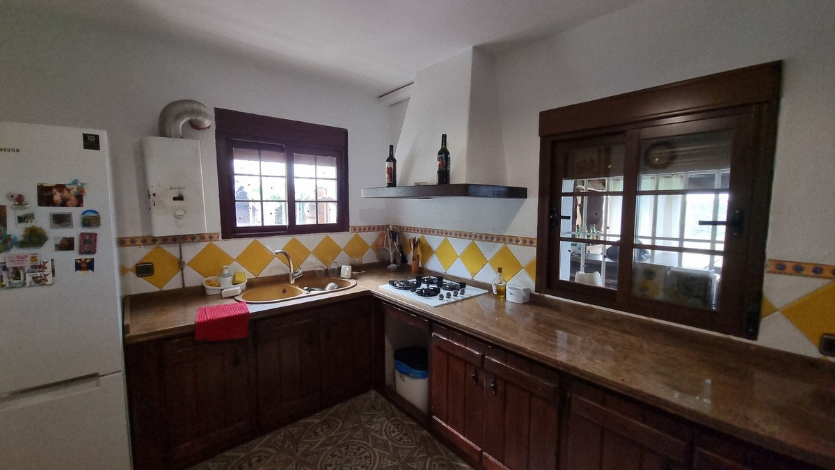 3 Bed Townhouse for sale in Casares Costa Del Sol, Málaga, Spain