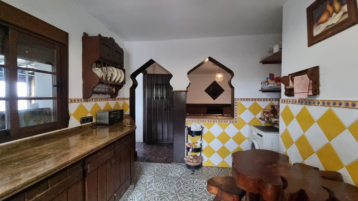 3 Bed Townhouse for sale in Casares Costa Del Sol, Málaga, Spain