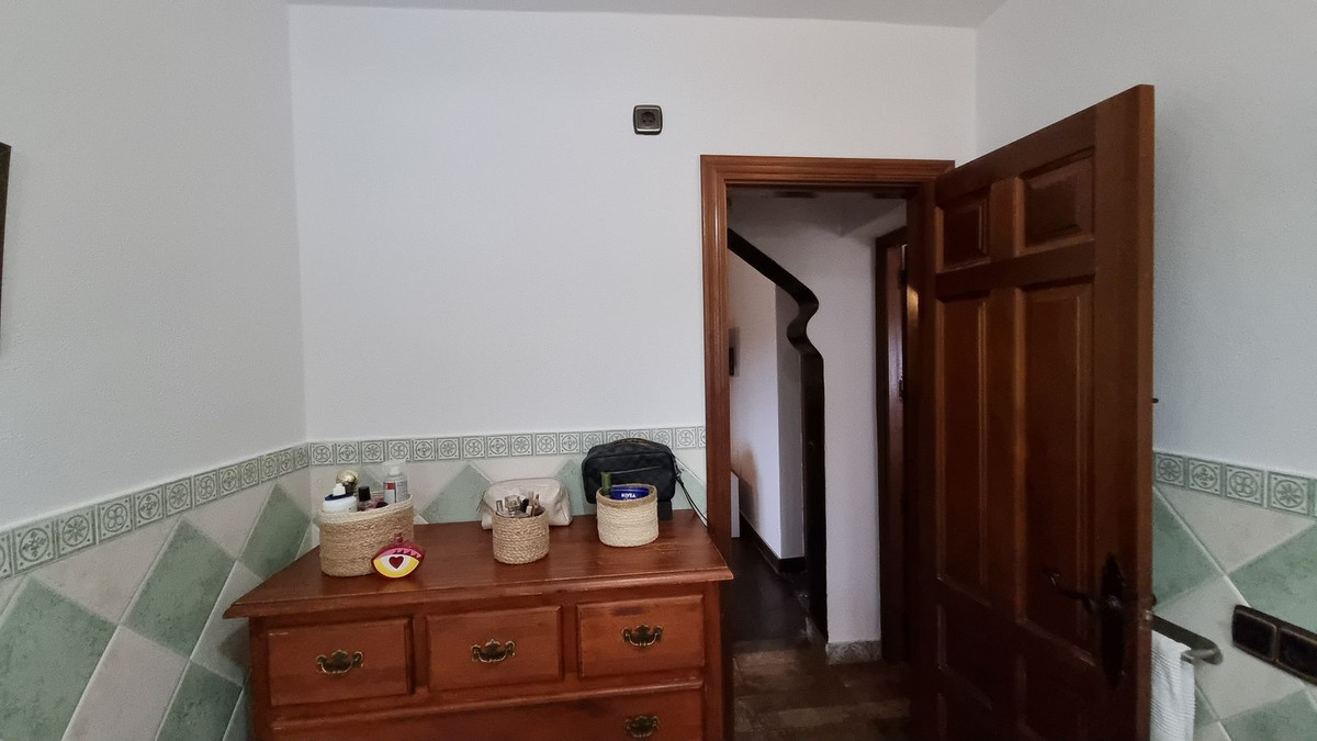 3 Bed Townhouse for sale in Casares Costa Del Sol, Málaga, Spain
