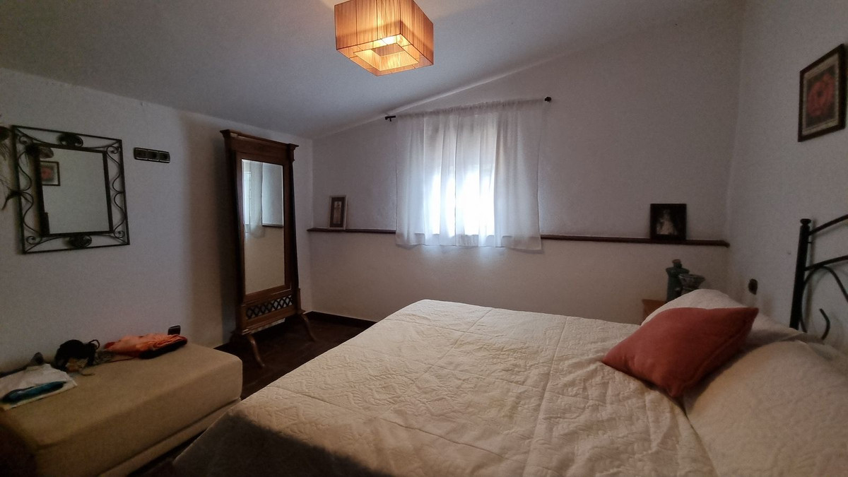 3 Bed Townhouse for sale in Casares Costa Del Sol, Málaga, Spain