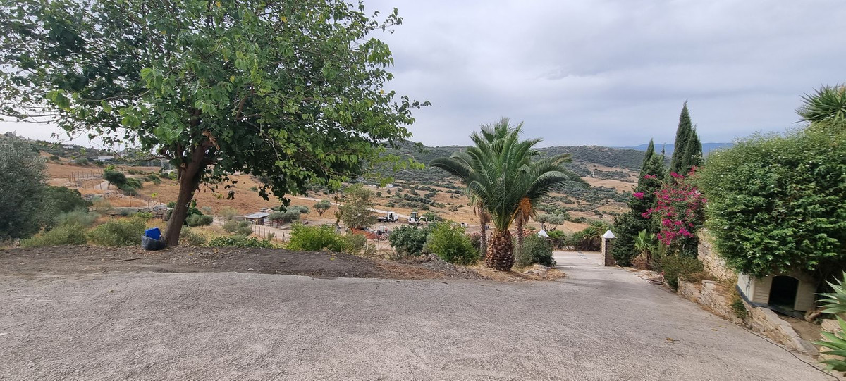 3 Bed Townhouse for sale in Casares Costa Del Sol, Málaga, Spain