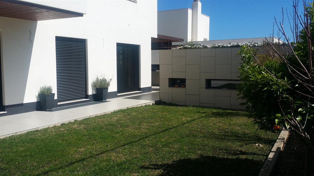 Se vende Villa - Chalet de 3 dormitorios en Costa Del Sol, Málaga, España