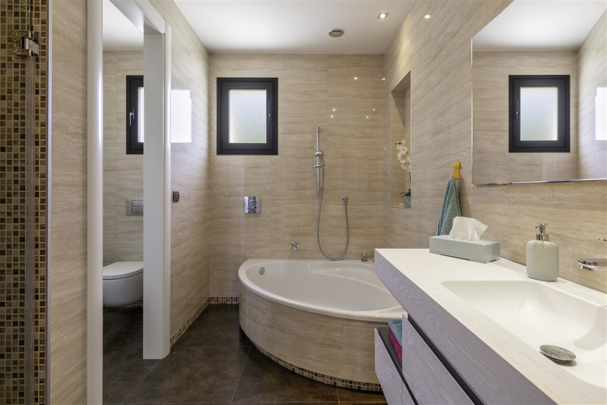 Se vende Villa - Chalet de 3 dormitorios en Costa Del Sol, Málaga, España