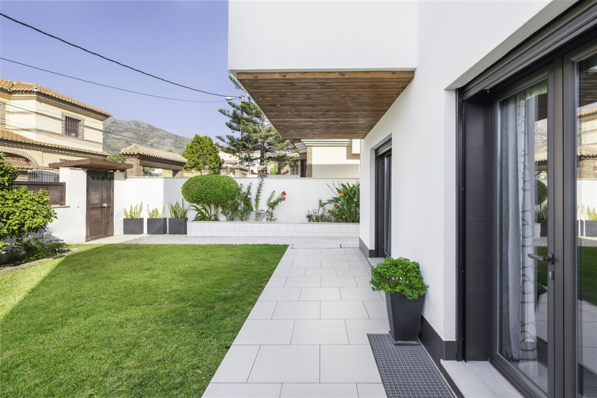 Se vende Villa - Chalet de 3 dormitorios en Costa Del Sol, Málaga, España